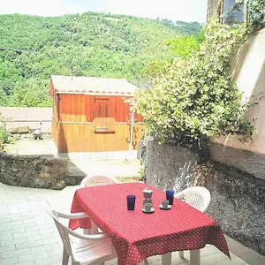 https://tra-mare-e-monti-tipico-monolocale-ligure.hotelitalianriviera.com